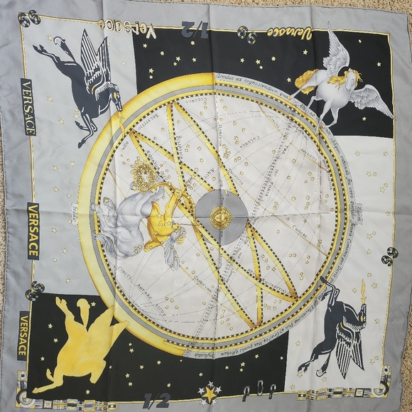 Versace silk scarf - Picture 2 of 6